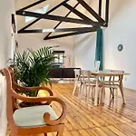 Superbe Loft En Plein Coeur Du Centre-Ville !