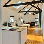 Superbe Loft En Plein Coeur Du Centre-Ville !